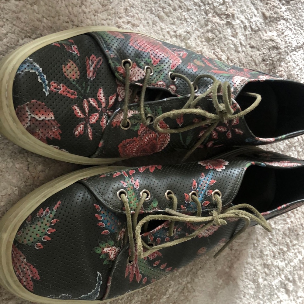 Gucci sneakers with floral print
